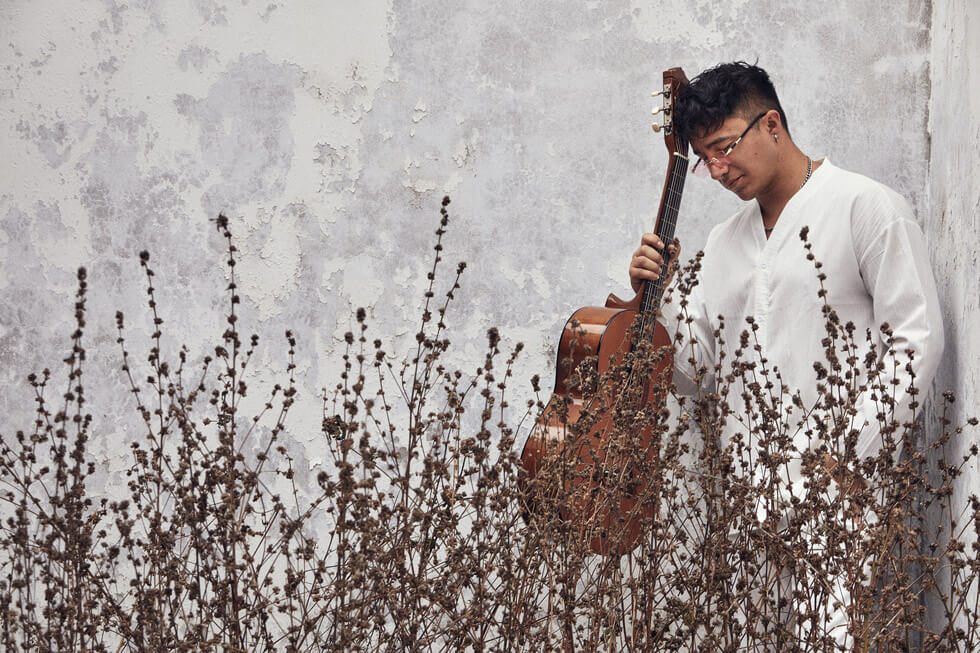 Listen Johnny Lau New Record "+ Yo Que Nunca", Dynamo Productions