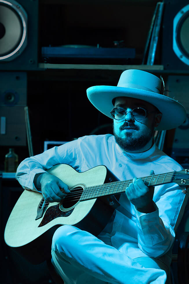 Nóam, Artista Dynamo, descarga MEJIKAINDOFBLU ahora en exclusiva