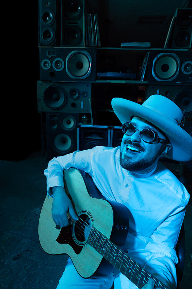 Nóam, Artista Dynamo, descarga MEJIKAINDOFBLU ahora en exclusiva