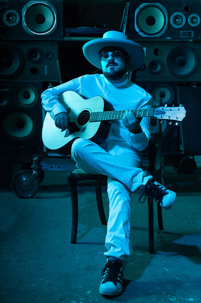 Nóam, Artista Dynamo, descarga MEJIKAINDOFBLU ahora en exclusiva